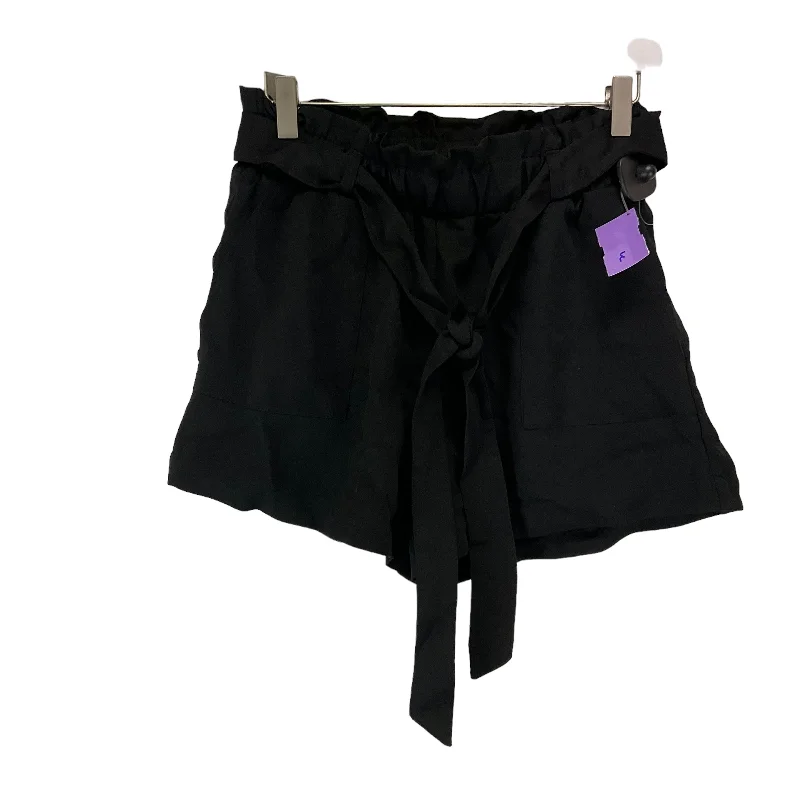 women's multi-pocket shortsBlack Shorts Clothes Mentor, Size M