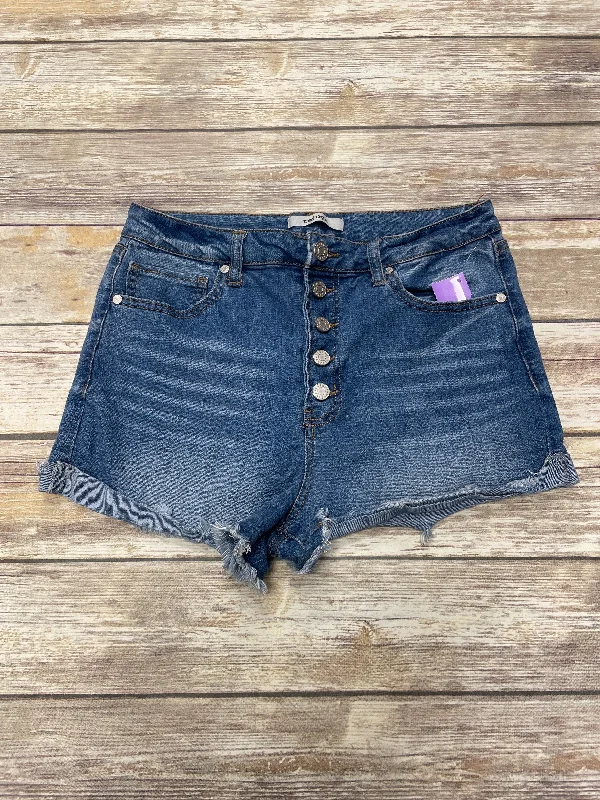 women's patched shortsBlue Denim Shorts Refuge, Size 10