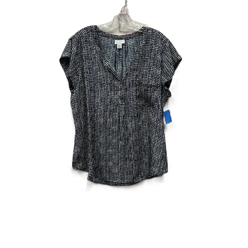 women's tops for those who appreciate subtle and muted tonesTop Short Sleeve By Liz Claiborne In Blue & White, Size: 1x