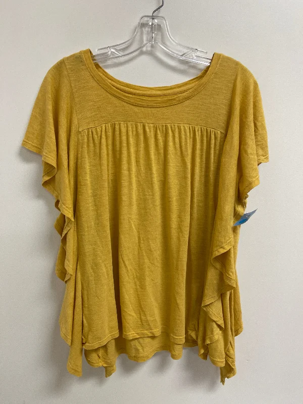 women's tops with ruffled hemsTop Short Sleeve By Wonderly In Yellow, Size: M